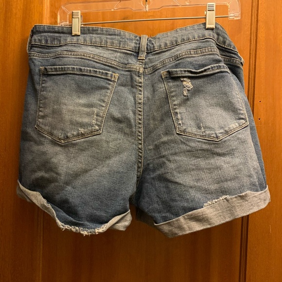 Denim shorts - Picture 2 of 3